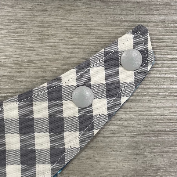 Reversible Bandana With Snaps for Dogs Size Small - Picture 9 of 14